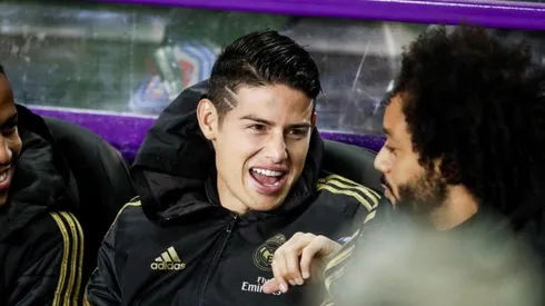 James Rodríguez en la suplencia con Marcelo y Éder Militao ante el Real Valladolid.