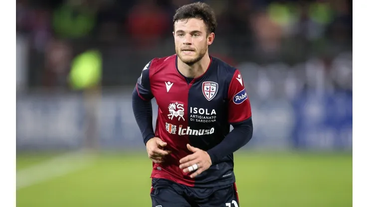 Cagliari recibió una oferta de la Premier League por Nahitan Nández