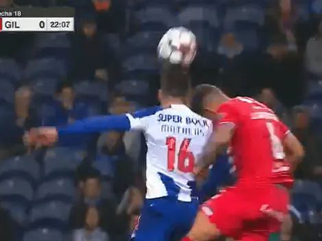 Impresionante: Matheus Uribe fue a un duelo aéreo y le rompieron la cara