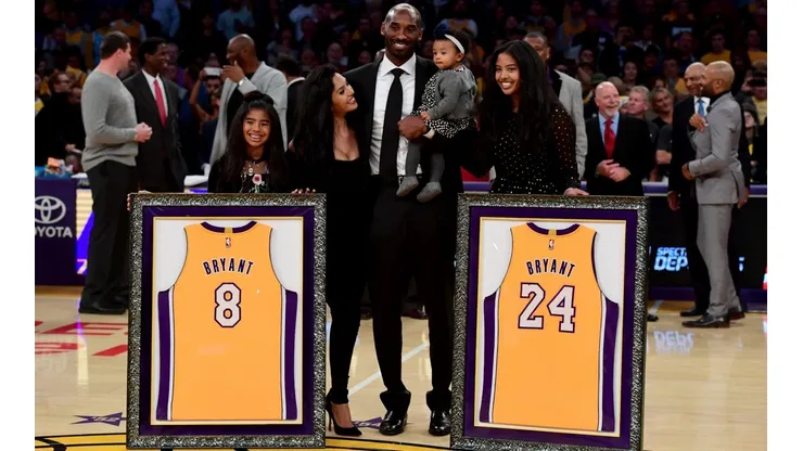 Golden State Warriors v Los Angeles Lakers