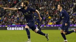 EL PRIMERO. Nacho Fernández señala a Zidane para festejar el gol.