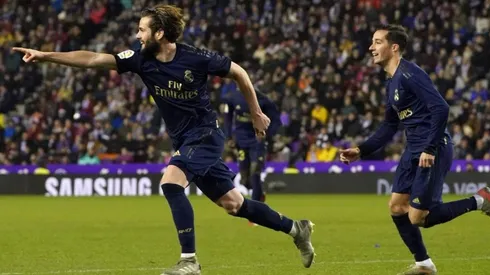 EL PRIMERO. Nacho Fernández señala a Zidane para festejar el gol.