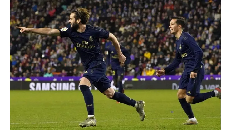 EL PRIMERO. Nacho Fernández señala a Zidane para festejar el gol.