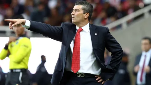 Chepo de la Torre aniquiló al VAR después del empate ante Chivas.
