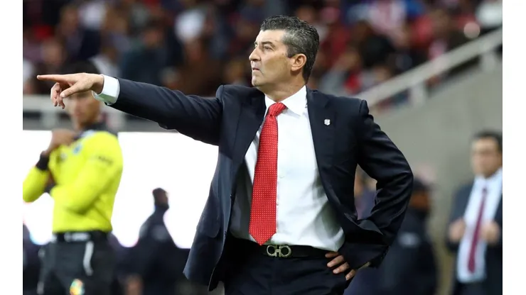 Chepo de la Torre aniquiló al VAR después del empate ante Chivas.