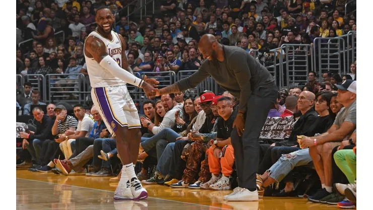 LeBron James superó a Kobe Bryant y se convirtió en el tercer máximo anotador de la historia de la NBA
