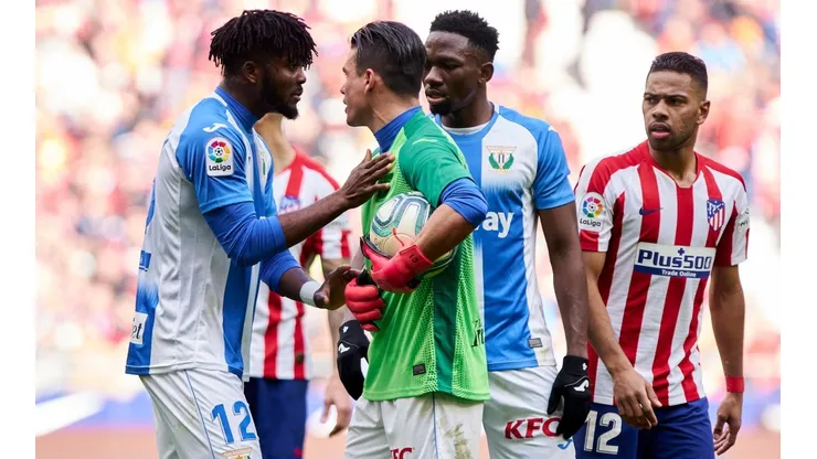 Todoterreno: a Jonathan Silva le tocó ir al arco ante el Atlético