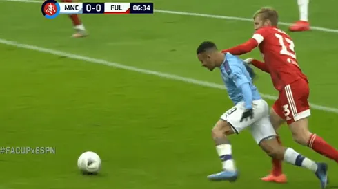 Ream hizo penal, dejó al Fulham con 10 y el City gana desde los 6'