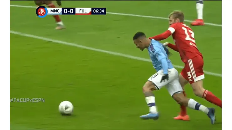 Ream hizo penal, dejó al Fulham con 10 y el City gana desde los 6'