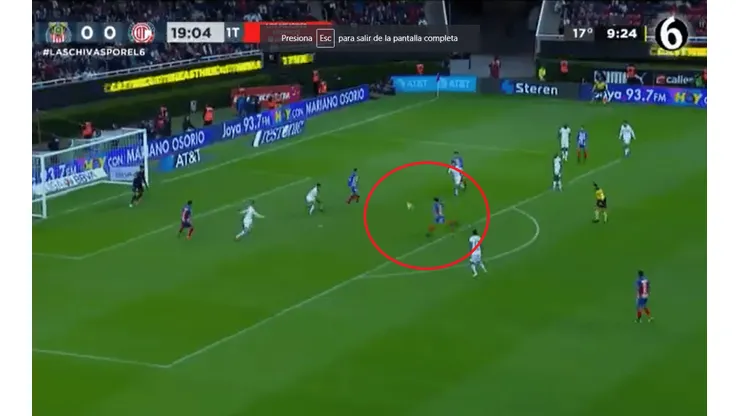 Tremendo golazo de Fernando Beltrán para las Súper Chivas.