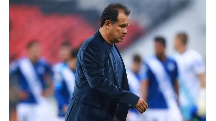 Juan Reynoso dio a entender que el VAR se usa según la playera.