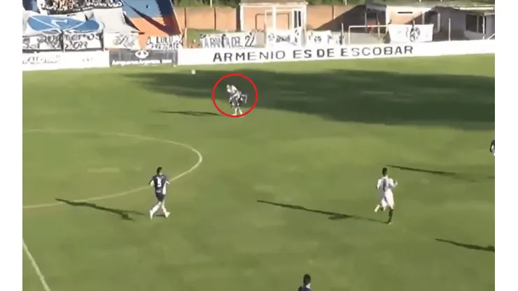 Entró desde el banco y a los 20 segundos lo echaron por una patada voladora
