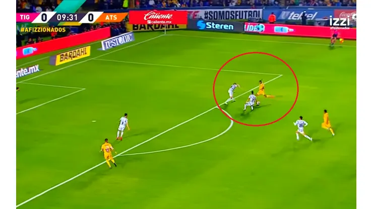 Categoría total: el golazo de Luis Quiñones para abrir el marcador.