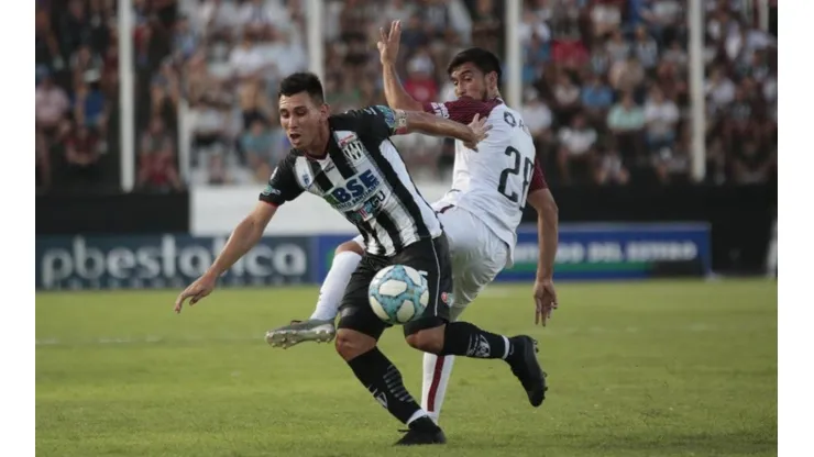 Central Córdoba le ganó a Colón sobre la hora con un muy polémico penal