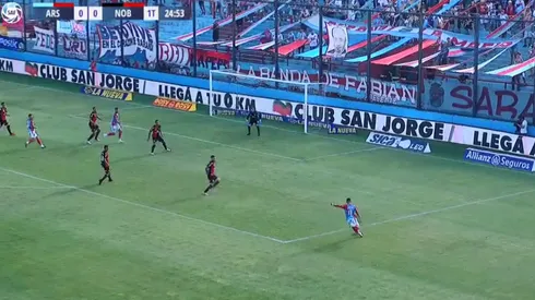 A lo Negro Ibarra: el infernal golazo de Torrent para Arsenal