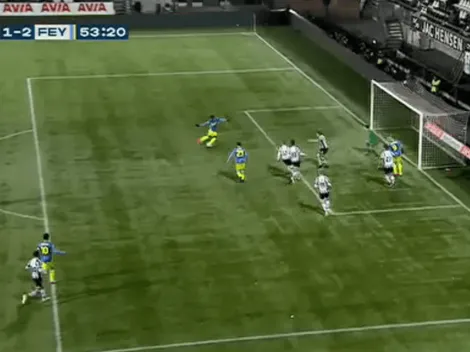 ¡No para de anotar! A Sinisterra le quedó el balón y fusiló al arquero