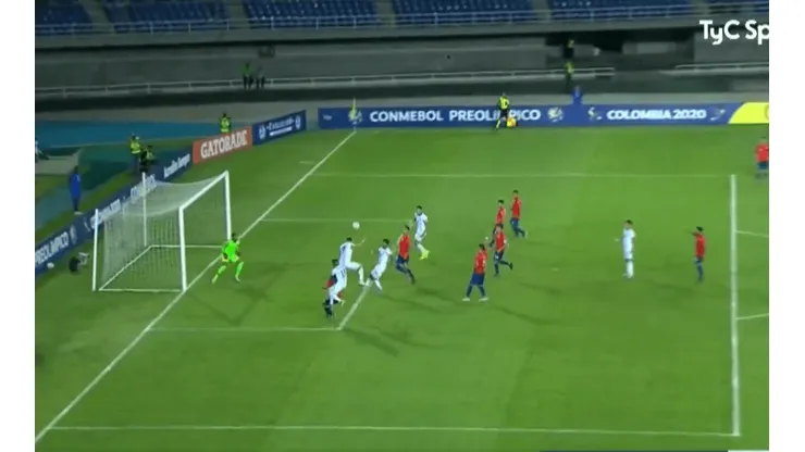 Tiro libre perfecto de Álvarez, Gaich la bajó de cabeza y Nehuén Pérez estampó el 2-0 ante Chile