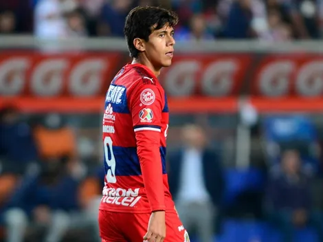 La regla que favorece a Chivas e impide que Macías se marche