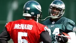 No sueltan: Donovan McNabb y Terrell Owens volvieron a darse con todo.