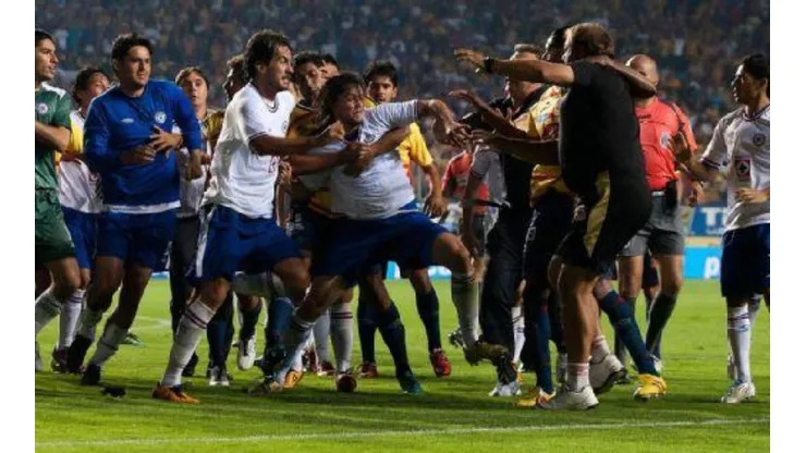 La batalla campal entre Morelia y Cruz Azul.