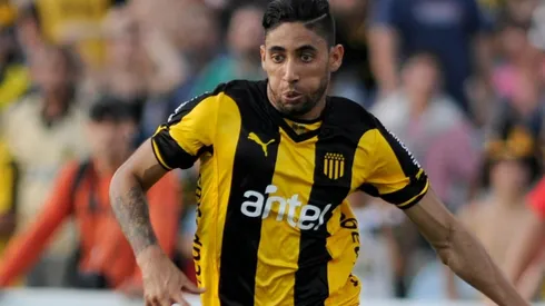 El uruguayo metió un golazo de tiro libre