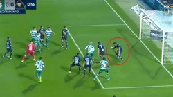 ¡El árbitro se equivocó de jugador al mostrar la roja!