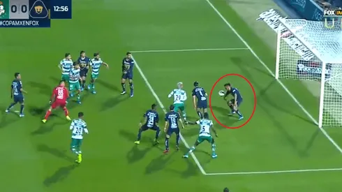 ¡El árbitro se equivocó de jugador al mostrar la roja!