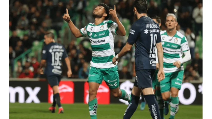 Santos lo tenía liquidado, pero Pumas descontó con dos penales y quedó vivo en la serie