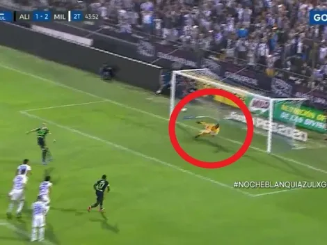 Sin Faríñez, no es show: así se lució Wuilker atajando un penal en la Noche Blanquiazul