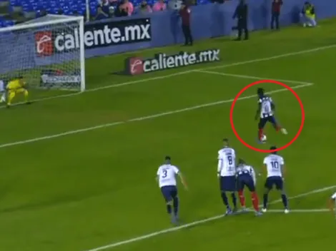 ¡Displicente! Aké Loba erró un penal en su debut