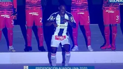 Zuñiga juega de delantero y es colombiano.