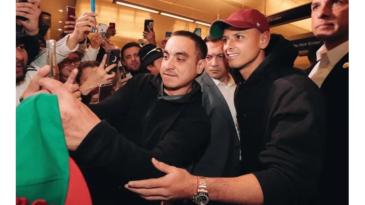 ¡Video! Una multitud recibió a Chicharito en Los Angeles
