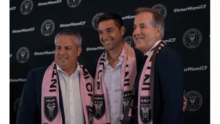 Diego Alonso fue presentado en conferencia de prensa