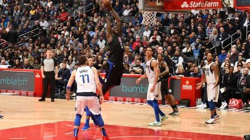 Harrell haciendo de las suyas ante la mirada de Doncic