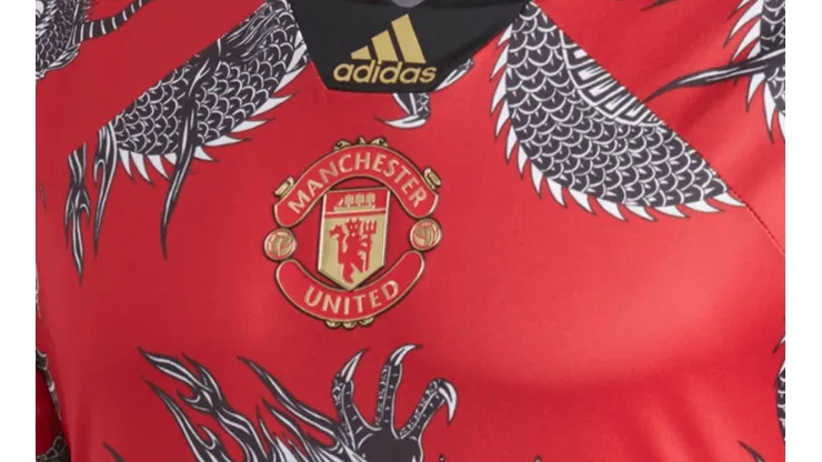Manchester United sacó una polémica camiseta por el año nuevo chino