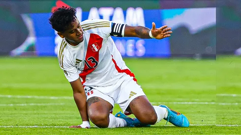 Renato Tapia en el partido entre Perú vs. Ecuador.