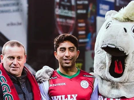 Govea premiado en Bélgica con una extravagante botarga a su lado