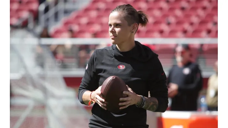 Katie Sowers será la primera entrenadora mujer en un Super Bowl.