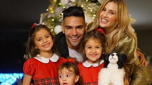 La pareja que todos amamos: Lorelei Tarón subió una foto de Falcao con su hija y el futbolista le contestó