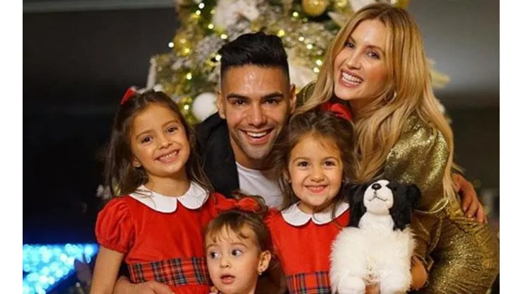 La pareja que todos amamos: Lorelei Tarón subió una foto de Falcao con su hija y el futbolista le contestó