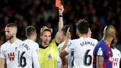 Lo expulsaron contra el Barcelona y lanzó una dura acusación en Twitter