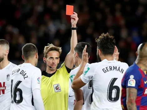 Lo expulsaron contra el Barcelona y lanzó una dura acusación en Twitter