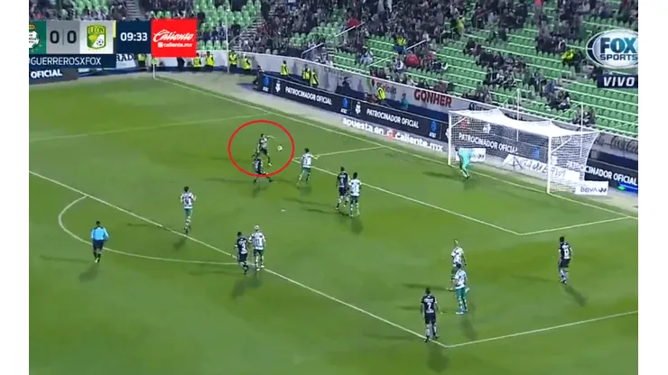 ¡León golpea primero! Meneses abre la cuenta para ante Santos