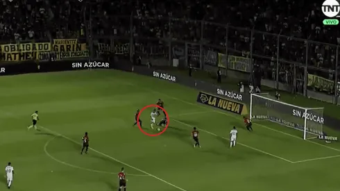 No le importó la lesión: Bebelo amagó a todos y marcó un golazo