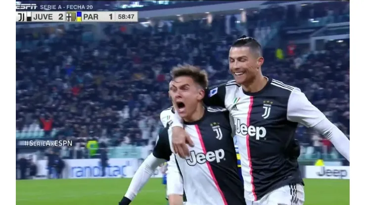 El festejo de Paulo Dybala y Cristiano Ronaldo.