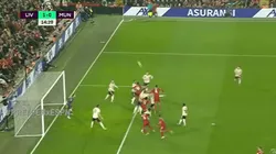 Van Dijk saltó más que todos y Liverpool ya le gana al United