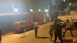 Jugadoras de América sorprendieron a niños y echaron una cascarita en la calle