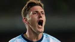 Adolfo Gaich celebra el gol que le da la victoria a Argentina sobre Colombia.