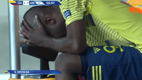 Kevin Balanta, desconsolado tras lesión en el debut del Preolímpico.