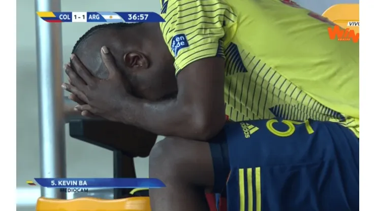 Kevin Balanta, desconsolado tras lesión en el debut del Preolímpico.
